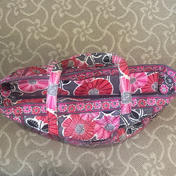 Vera Bradley large overnight travel bag 20x17x8 - Picture 5 of 11